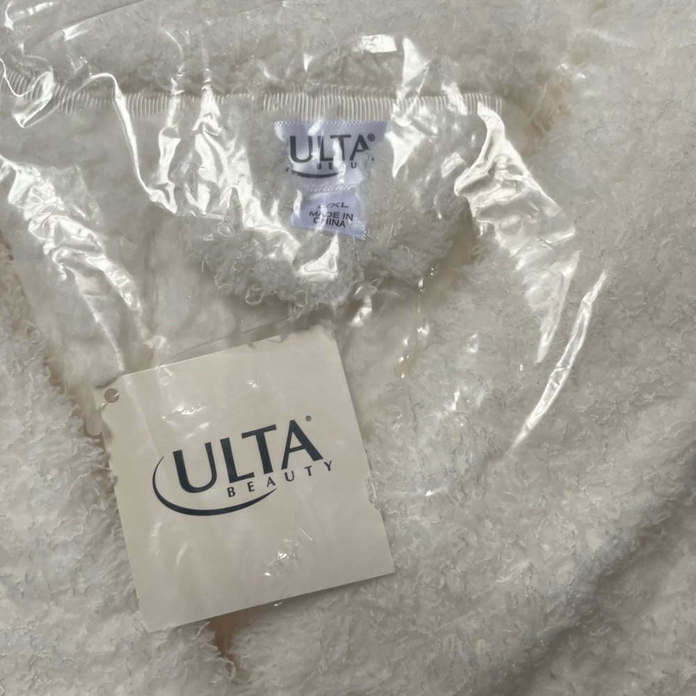 NWT Ulta Plush Robe - Picture 2 of 2